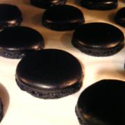 macarons noirs réglisse