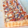 Tarte feuilletée à l'abricot et aux fleurs de bleuets - www.puregourmandise.com