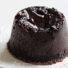 Fondants au chocolat noir au coeur coulant de Carambar - www.PureGourmandise.com