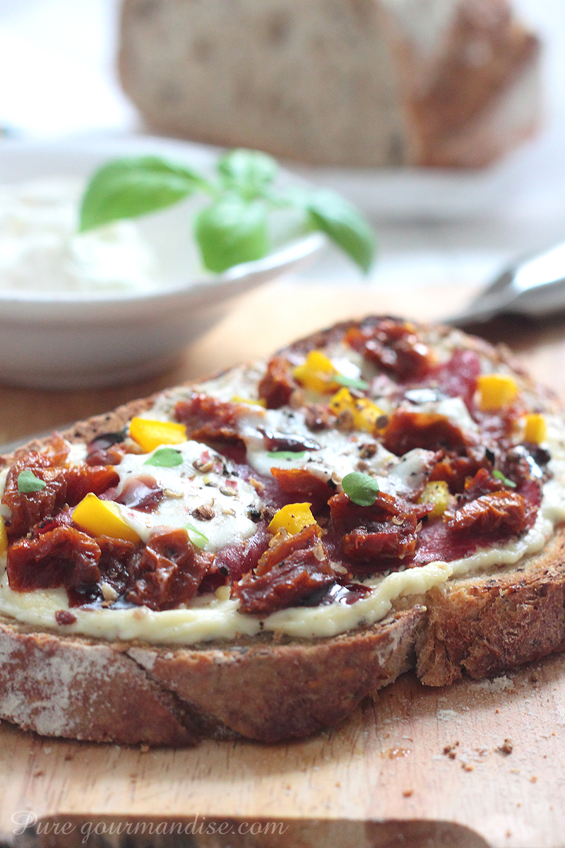 Tartines au pastrami et aux tomates séchées - Pure Gourmandise