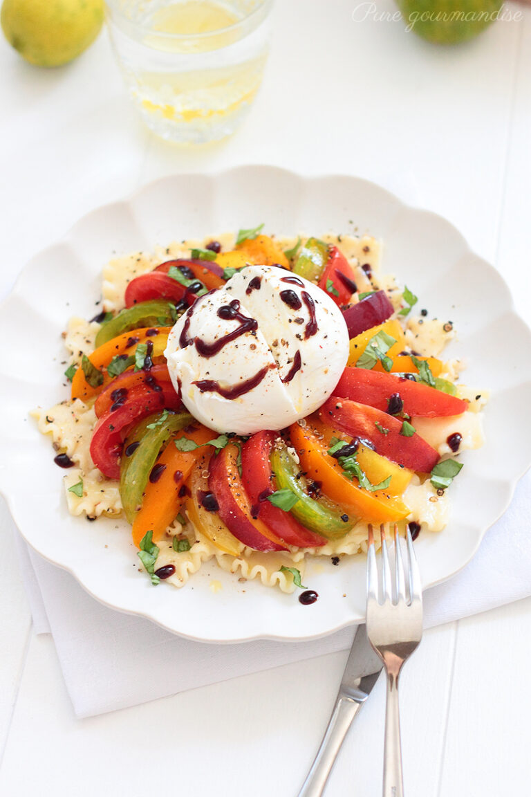 Salade de tomates, nectarines et burrata - Pure Gourmandise