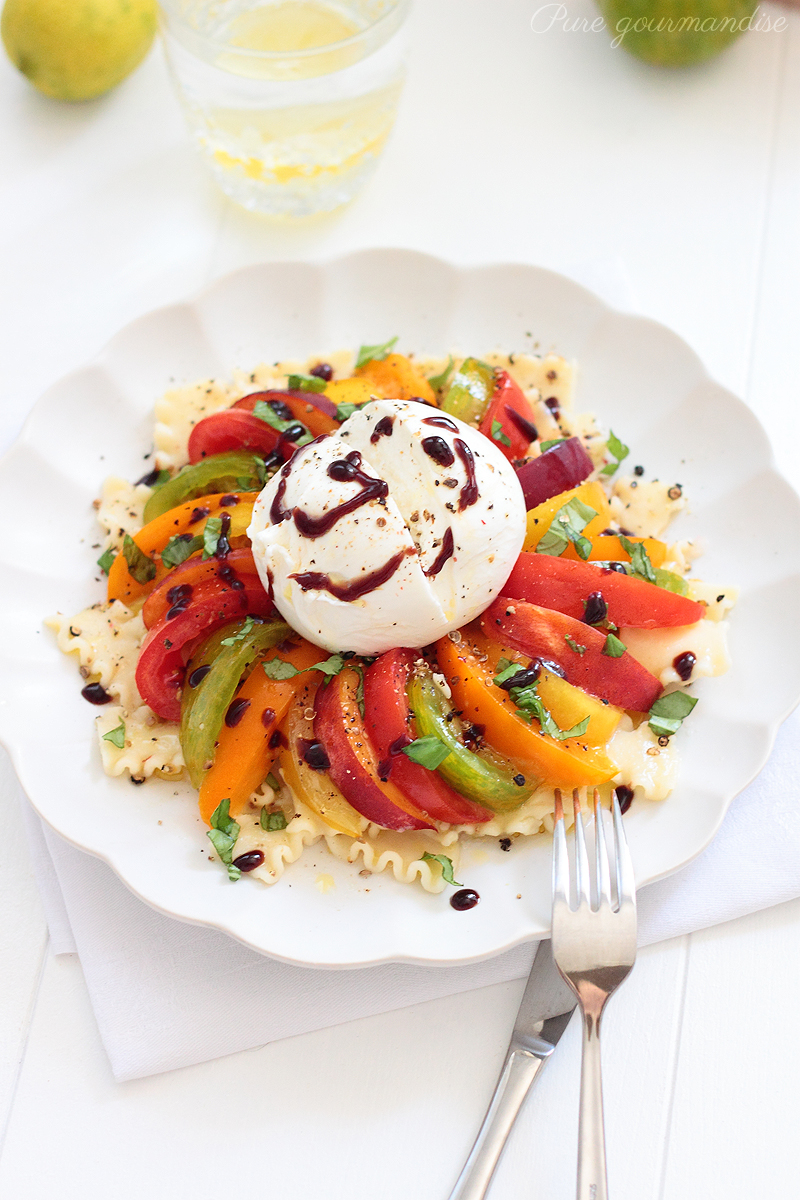 Salade de tomates, nectarines et burrata - Pure Gourmandise